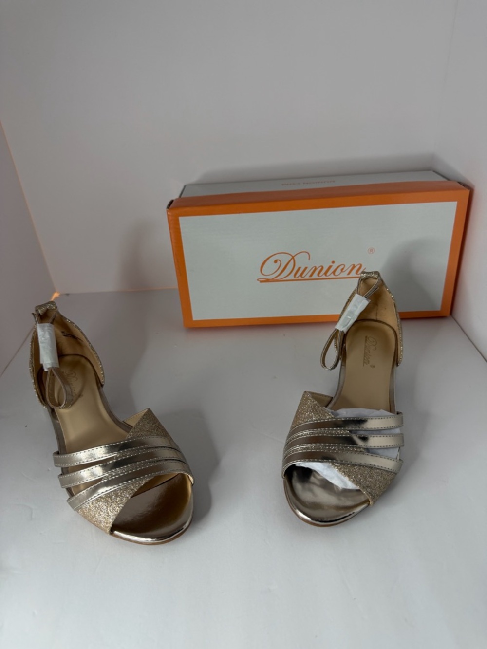 Dunión Gold Glitter Pearl Heel Sandals Size 9 Dressy Low Heel Strappy Elegant